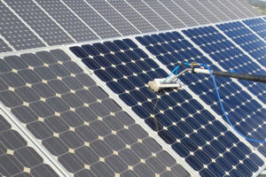 Servicio de limpieza de placas solares en Valencia