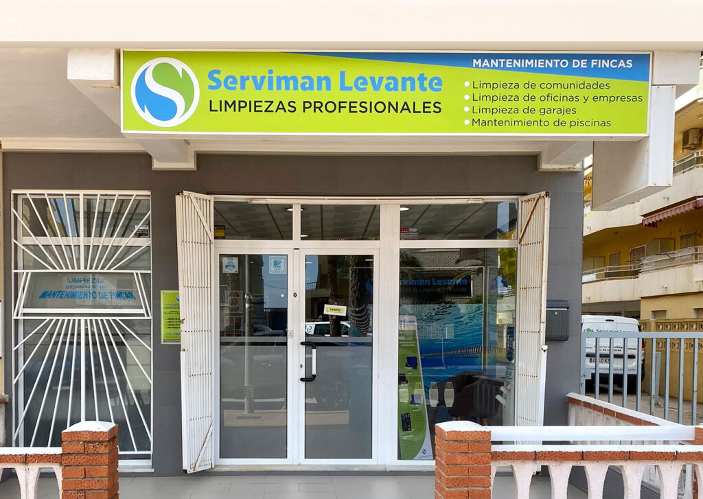Empresa de limpiesza de comunidades, oficinas, placas solares y naves industriales en Valencia