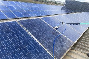 Servicio de limpieza de placas solares en Valencia Servicio de limpieza de placas solares en Valencia